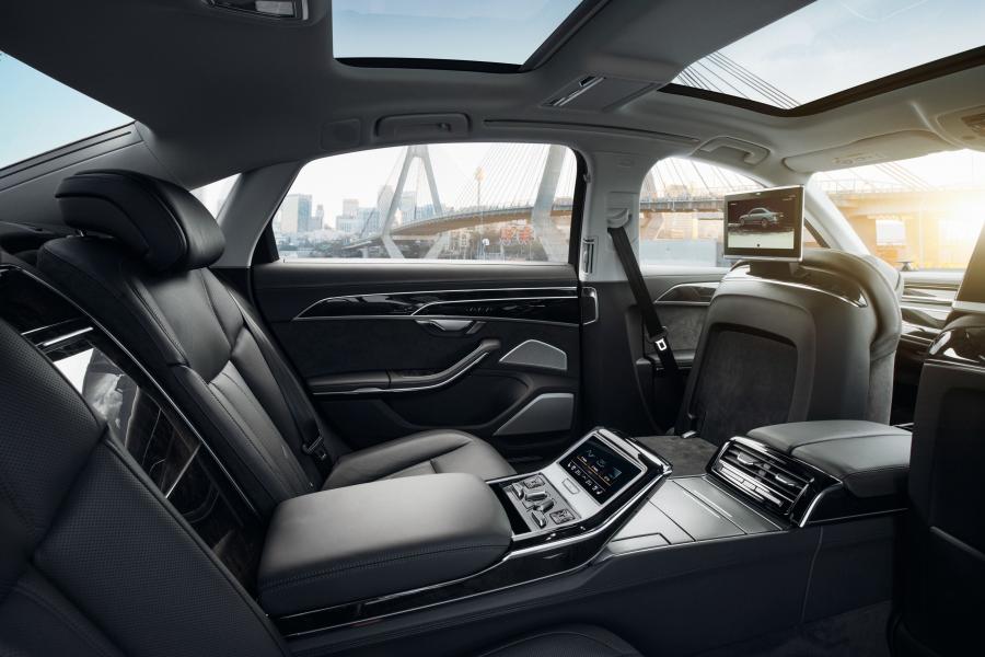 Интерьер Audi A8 L 55 TFSI Quattro (D5) 2018 года  (AU) (фото 12 из 39)